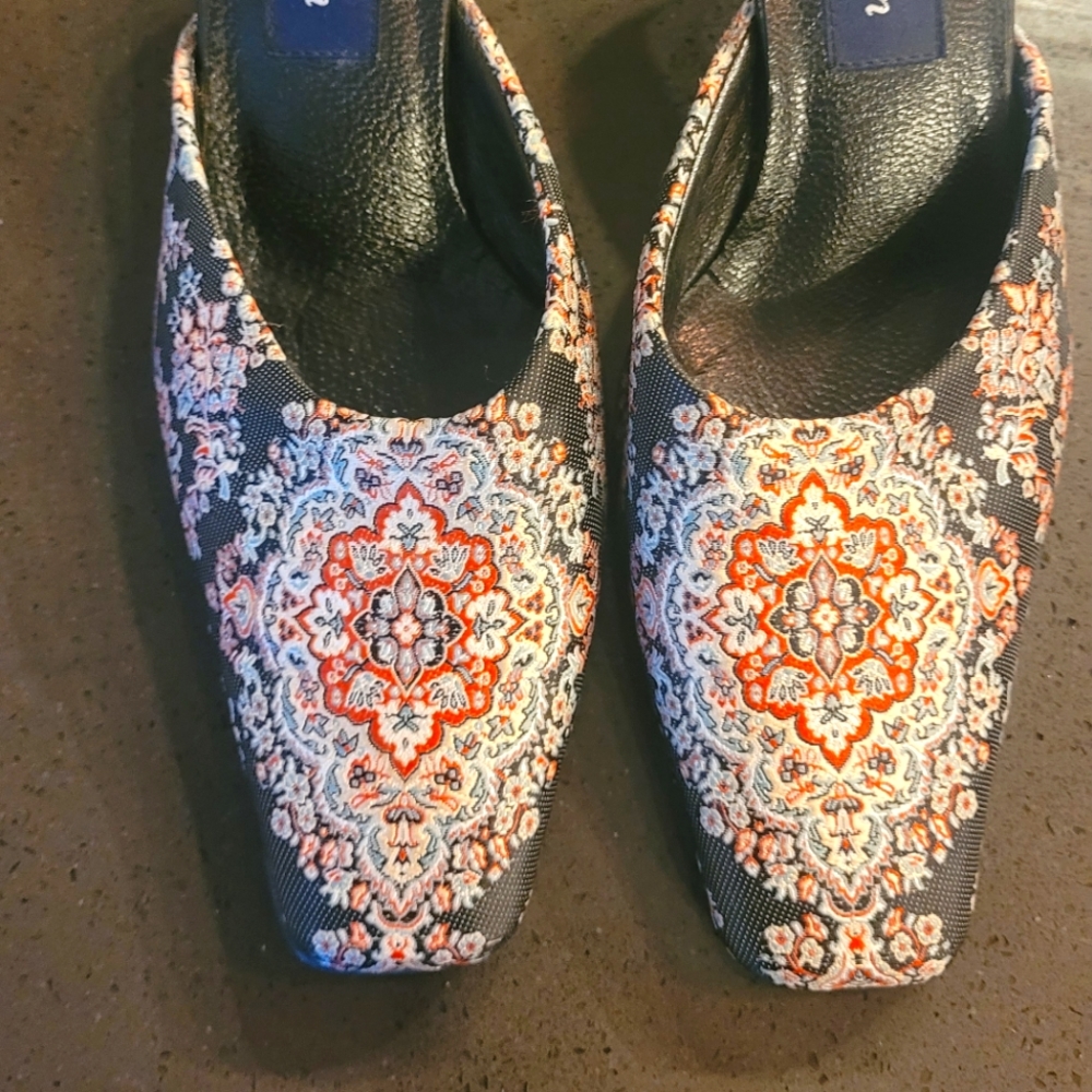 Derin Silk Patterned Mules size 7 EUC